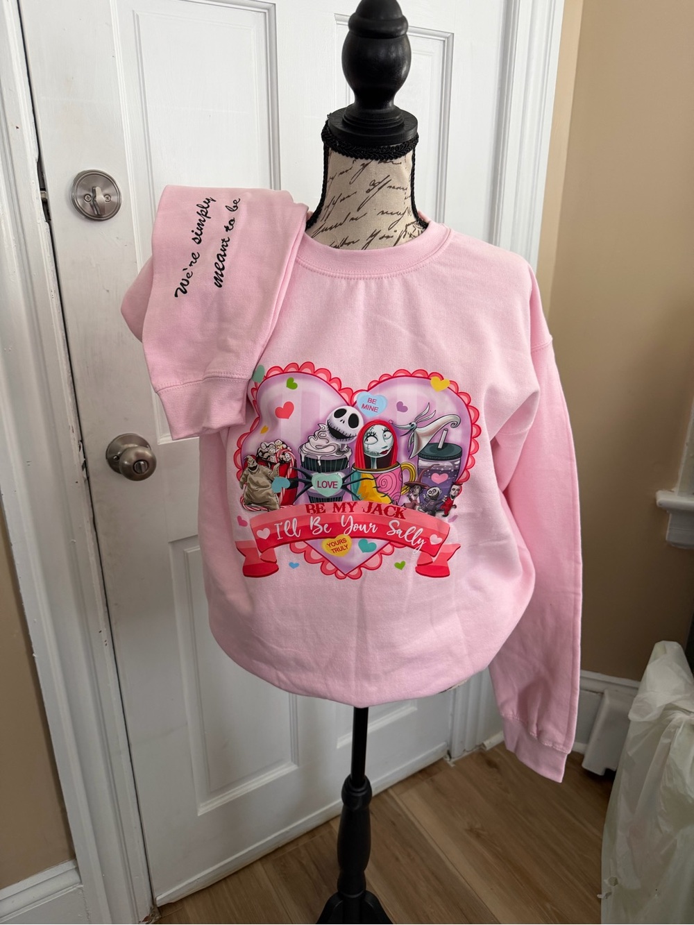 Gildan Light Pink Valentine's Heart Graphic Crewneck Sweatshirt